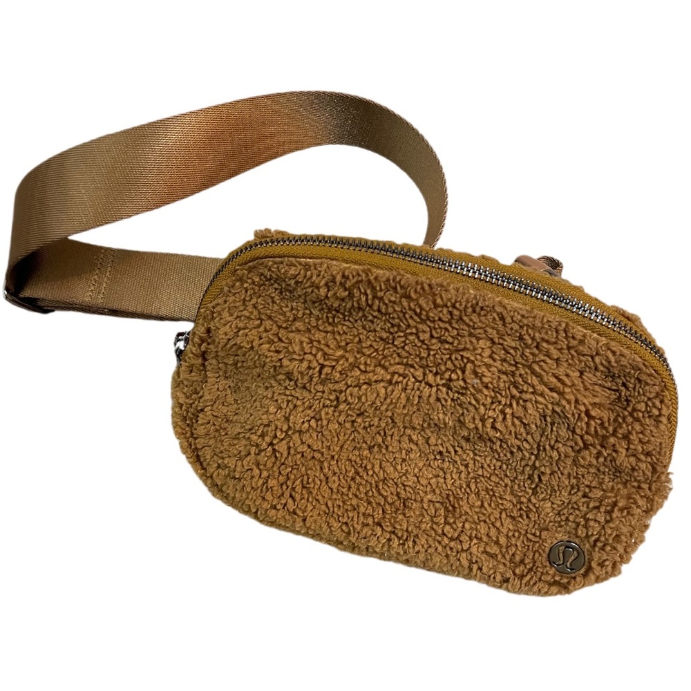 Lululemon • RARE Everywhere Sherpa Fleece Belt Bag in Burnt Caramel
